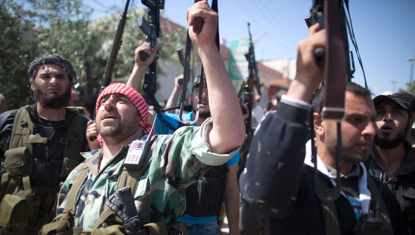 Critica comunidad internacional entrega de armas a oposición siria